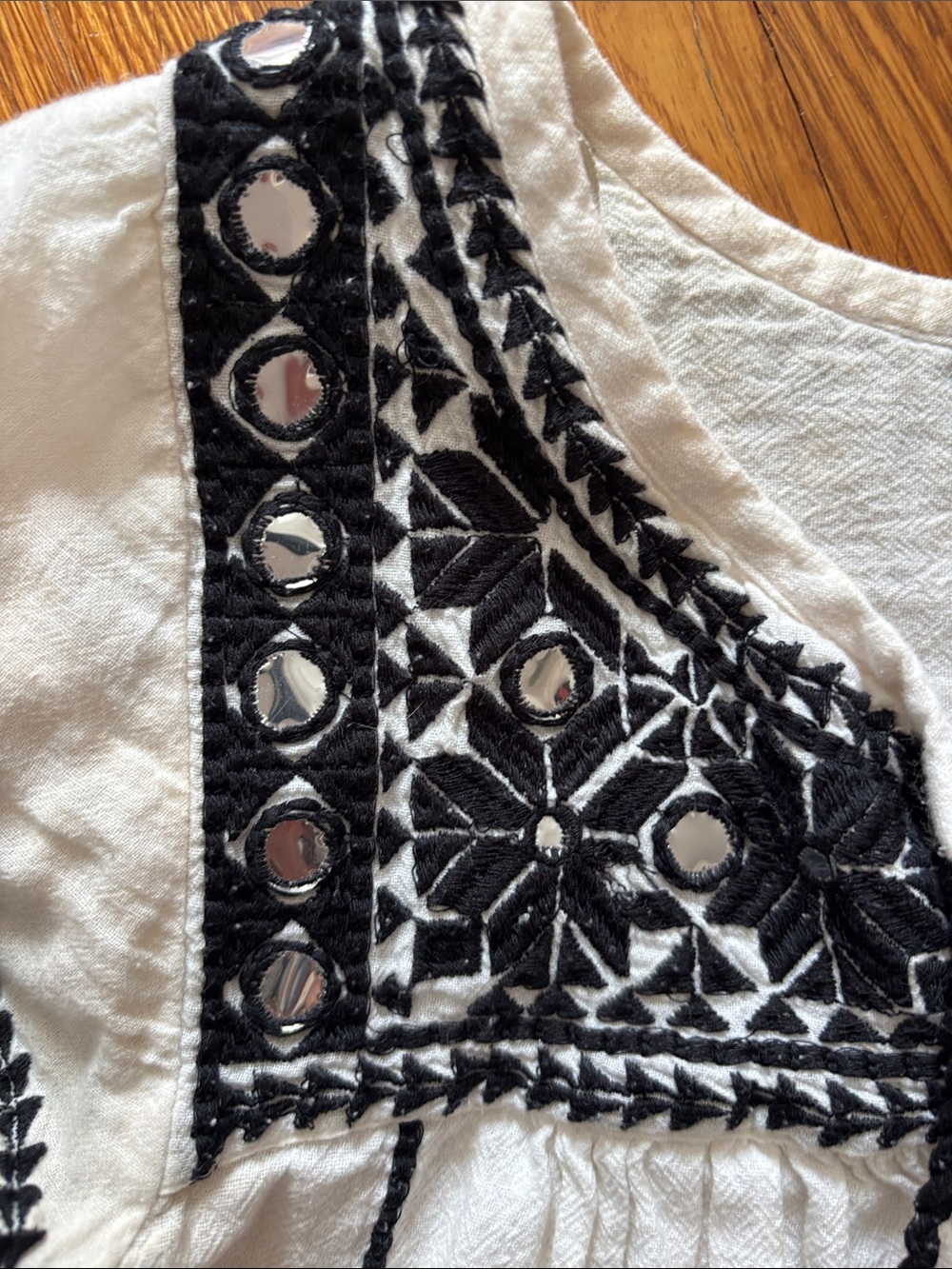 Star Mela White Tunic Top with Black Embroidery - Picture 4 of 6